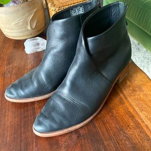 Soludos 8.5 leather black bootie